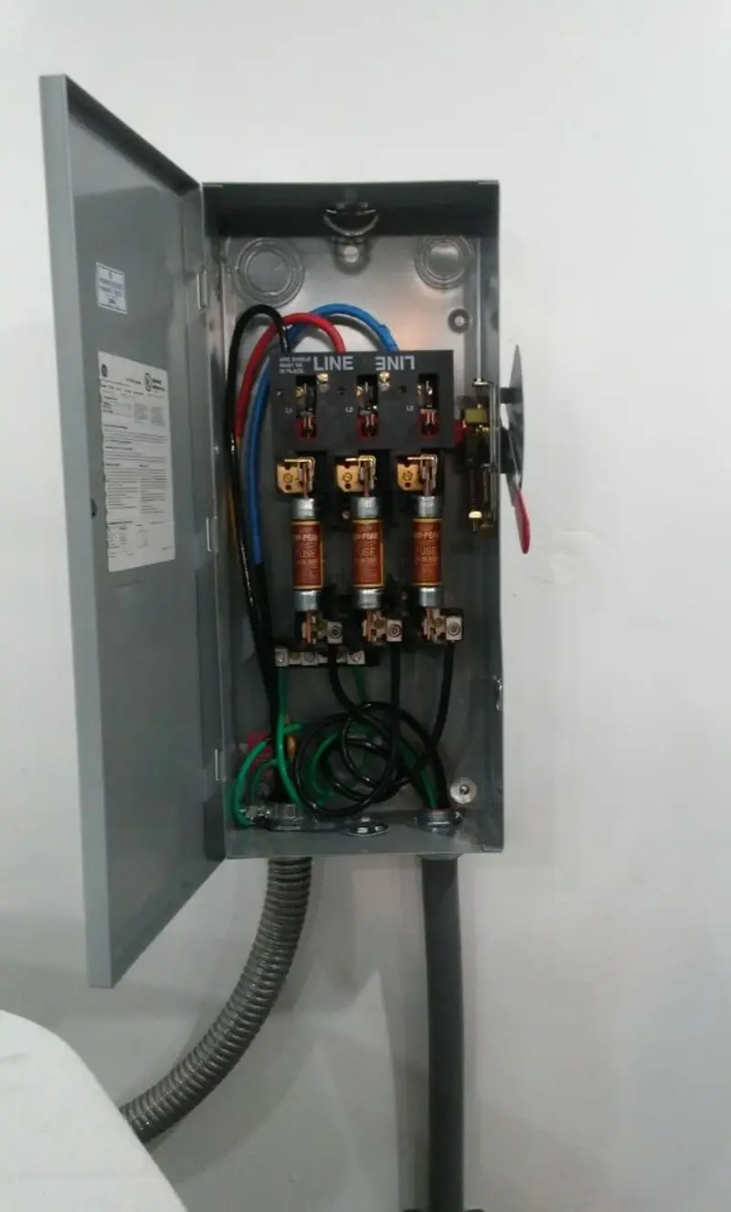 Three-phase disconnect switch installed for Smoke Detector Installation in Hagerstown